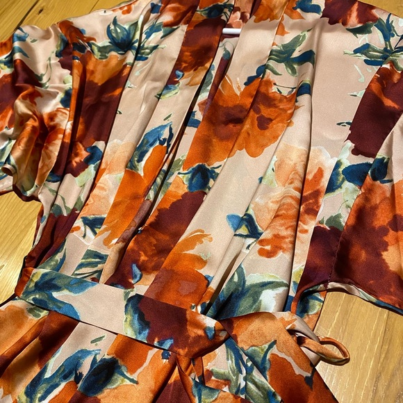 Floral Robe NWT - Picture 4 of 5